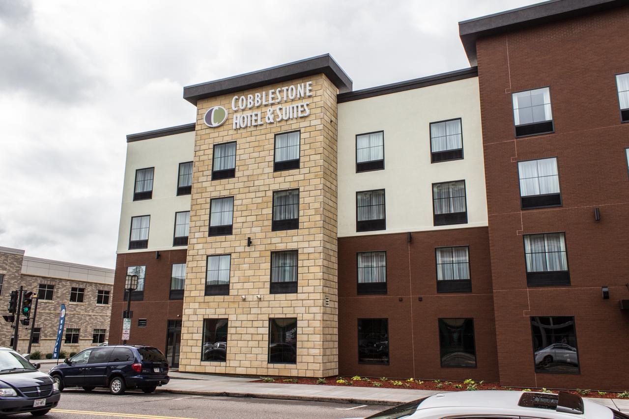 Cobblestone Hotel & Suites - Chippewa Falls Zewnętrze zdjęcie